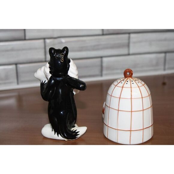 Vintage Warner Bros Tweety and Sylvester Ceramic Salt & Pepper shakers - Picture 2 of 6
